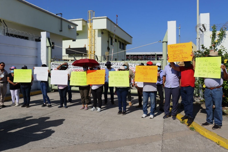 TRABAJADORES DE PEMEX CERRARON LA PLANTA DE ALMACENAMIENTO Y DESPACHO UBICADA EN PUERTO CHIAPAS