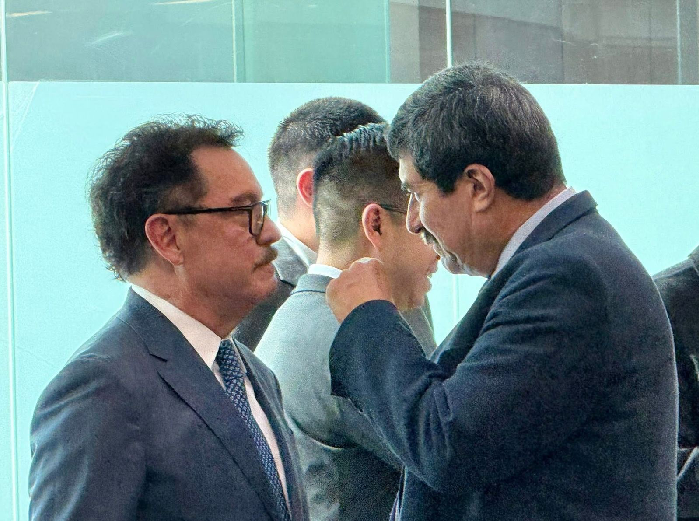 BUROCRACIA DORADA SE DESPACHÓ CON CUCHARA GRANDE, REFORMA CONSTITUCIONAL REPARA DESPOJO: CORRAL .