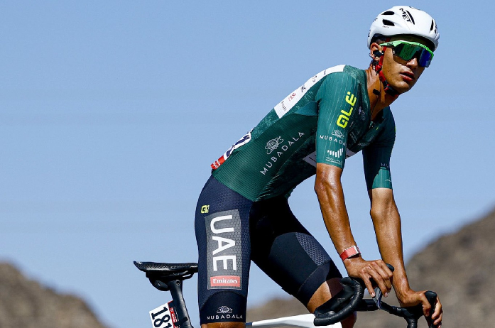 ISAAC DEL TORO LEVANTARÁ POR PRIMERA VEZ EN SU CARRERA EL ‘TRIDENTE’ DE CAMPEÓN TRAS SU VICTORIA EN LA ‘CARRERA DE LOS DOS MARES’