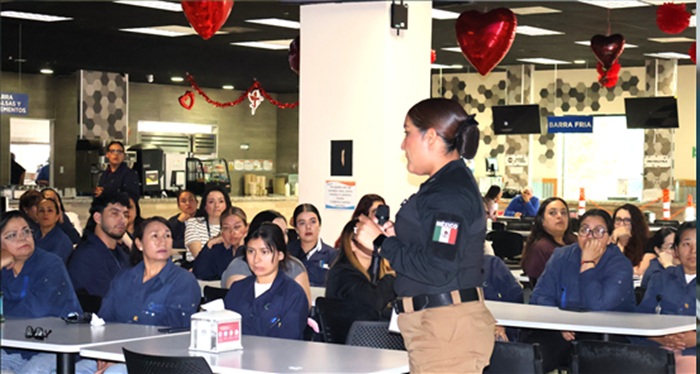 LLEVA POLICÍA MUNICIPAL ESTRATEGIA Y MECANISMOS DE PREVENCIÓN PARA MUJERES DEL SECTOR MANUFACTURERO