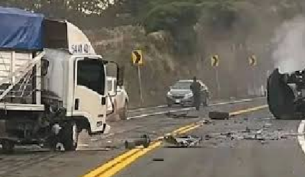 TRES JÓVENES MURIERON EN UN ACCIDENTE EN LA CARRETERA TOLUCA-VALLE DE BRAVO, EN EL ESTADO DE MÉXICO.