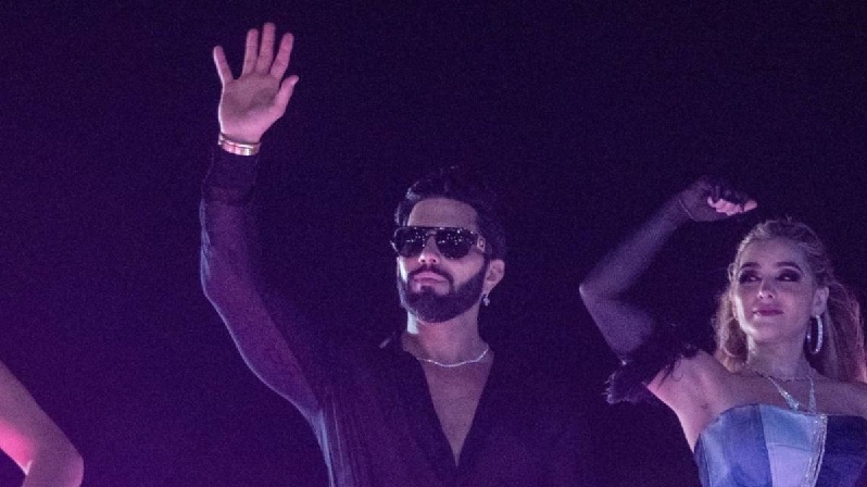 “GALLINA” LLAMA PONCHO DE NIGRIS A ADRIÁN MARCELO