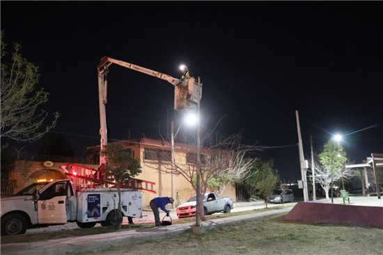 PARQUES MÁS SEGUROS E ILUMINADOS: MUNICIPIO TRABAJA EN MODERNIZAR LÁMPARAS CON LUZ LED