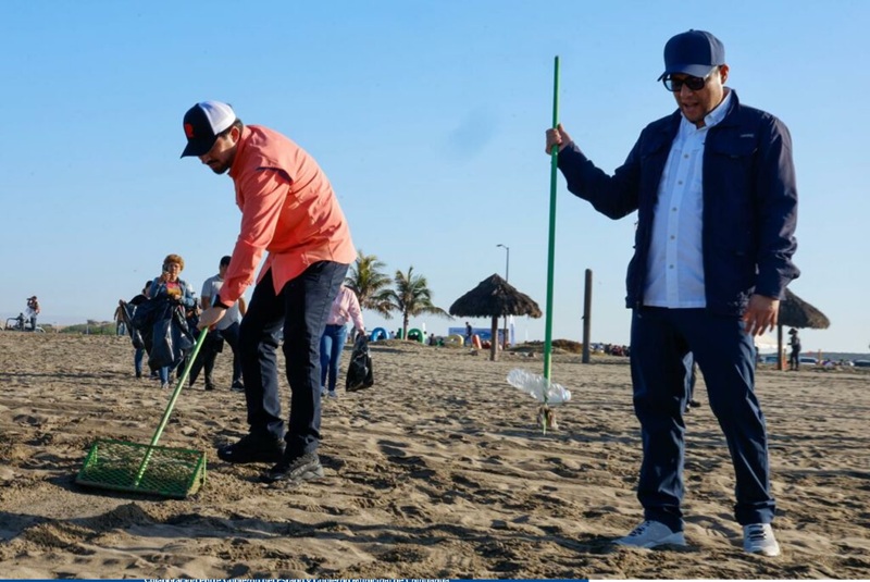 LIMPIAN PLAYAS DE SINALOA