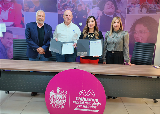 FIRMA MUNICIPIO CONVENIO CON CÁRITAS PARA FORTALECER LA ATENCIÓN A MUJERES EN SITUACIÓN DE VULNERABILIDAD