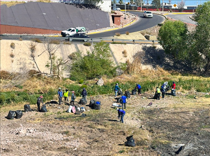 LIMPIAN MUNICIPIO Y CIUDADANOS EL RÍO CHUVÍSCAR PARA CUIDAR ESTE CAUCE NATURAL