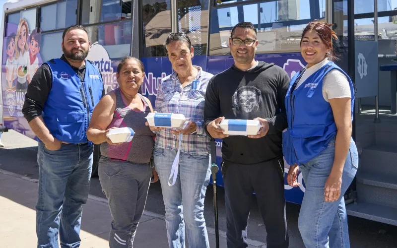 LLEGA COMEDOR MÓVIL DE NUTRICHIHUAHUA A LA COLONIA RIBERAS DE SACRAMENTO