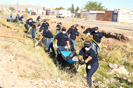 RETIRA MUNICIPIO 189 TONELADAS DE BASURA Y ESCOMBRO DE ARROYOS DE LA COLONIA PUNTA ORIENTE