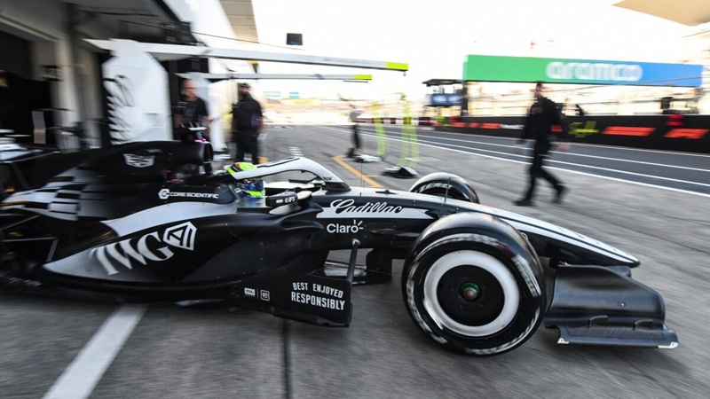 CHECO PÉREZ TIENE UN INICIO ABRUPTO EN EL GP DE JAPÓN 2026 