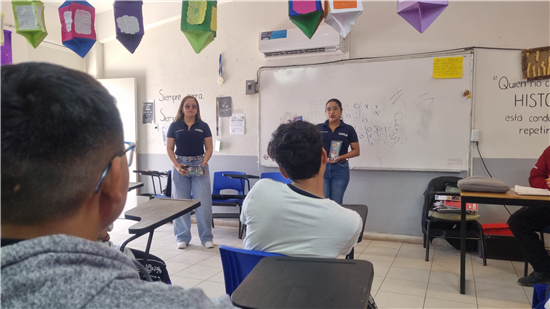 IMPARTE POLICÍA MUNICIPAL PLÁTICAS EN ESCUELAS DE PUNTA ORIENTE EN REFUERZO DE LA PREVENCIÓN