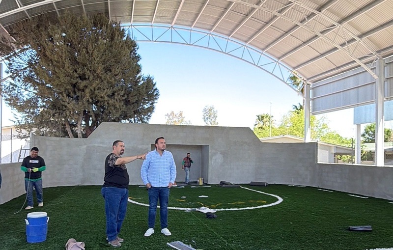 MUNICIPIO Y ESTADO IMPULSAN AVANCE EN LA CONSTRUCCIÓN DE TECHUMBRE Y CANCHA DE PASTO SINTÉTICO EN LA SECUNDARIA 3063