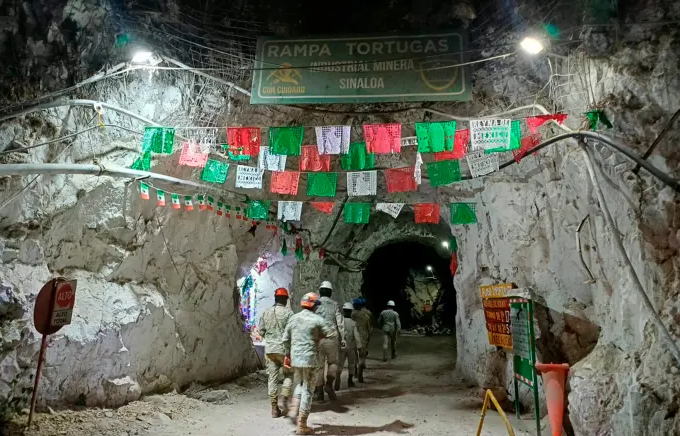 PROTECCIÓN CIVIL (CNPC) INFORMÓ LA LOCALIZACIÓN CON VIDA DE UN SEGUNDO TRABAJADOR ATRAPADO EN LA MINA SANTA FE, EN SINALOA.