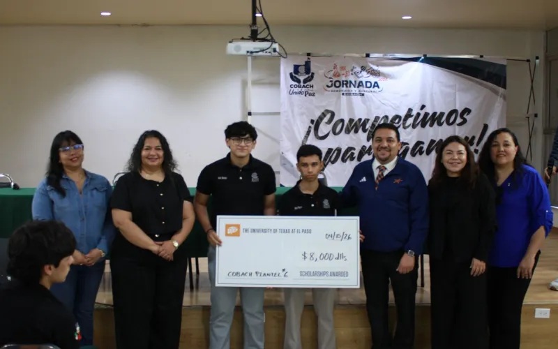 RECIBEN ESTUDIANTES DEL COBACH BECA PARA CONTINUAR ESTUDIOS EN UTEP