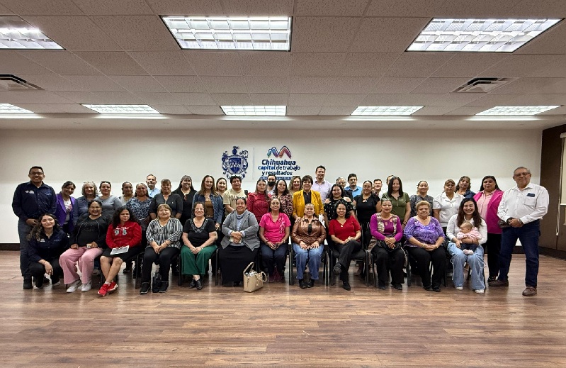 CAPACITA REGIDORA LUPITA BORRUEL A PROMOTORAS Y PROMOTORES DE CASAS DE ENLACE