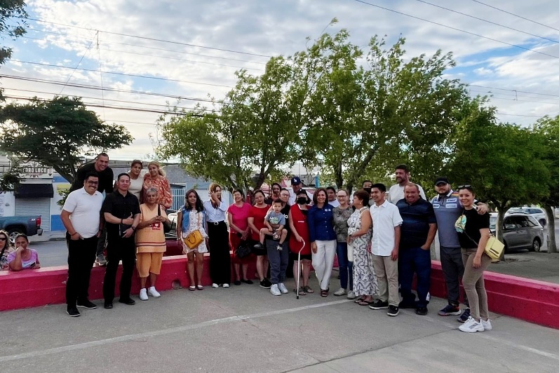 SE REÚNEN ISELA MARTÍNEZ Y EL COMISARIO SALAS CON VECINOS DE LA COLONIA CAMPESINA