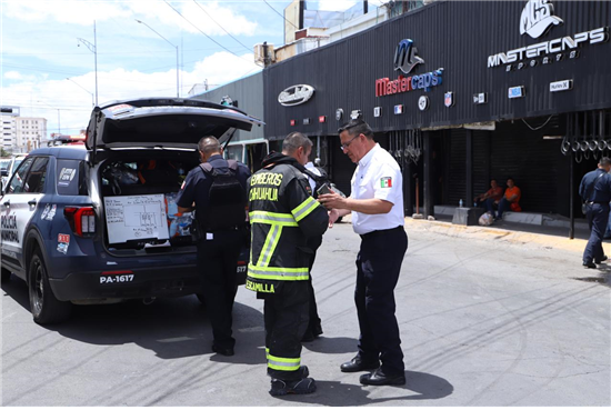 SOFOCAN BOMBEROS INCENDIO EN MENOS DE MEDIA HORA EN EL PASITO; OCHO LOCALES AFECTADOS