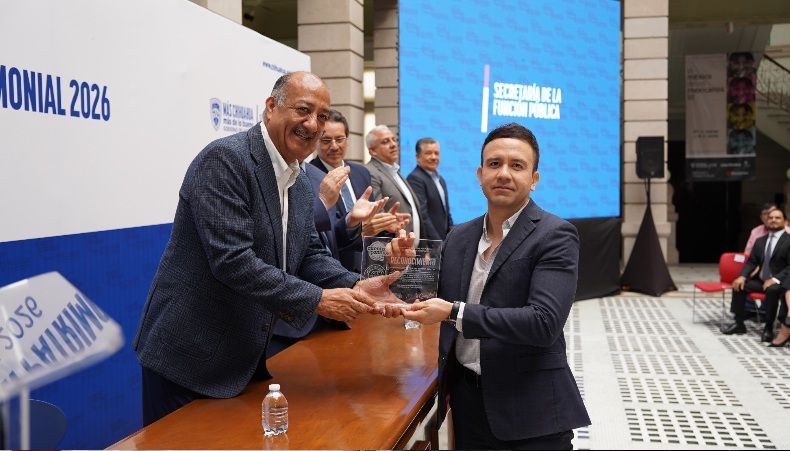 RECIBIÓ TITULAR DE LA SECRETARÍA EJECUTIVA ANTICORRUPCIÓN RECONOCIMIENTO POR CUMPLIR CON DECLARACIONES PATRIMONIALES