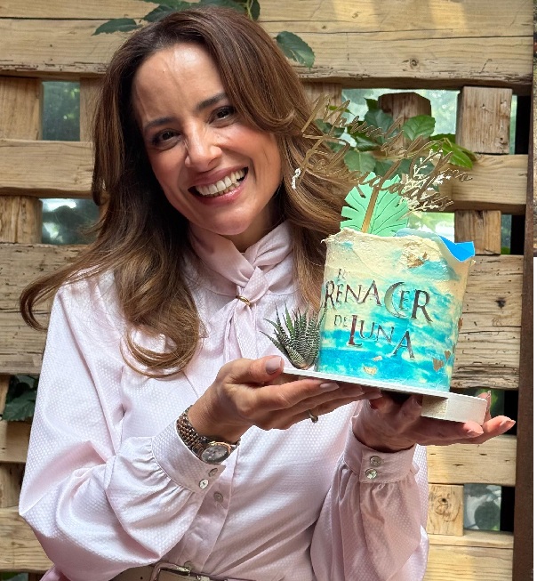 EL RENACER DE LUNA FESTEJA CUMPLEAÑOS DE MARISOL DEL OLMO