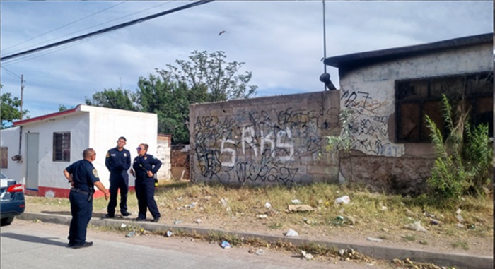 REALIZA BOMBEROS RECORRIDOS PREVENTIVOS PARA EVALUAR PREDIOS, INMUEBLES DESCUIDADOS O EN ABANDONO EN LA COLONIA 3 DE MAYO