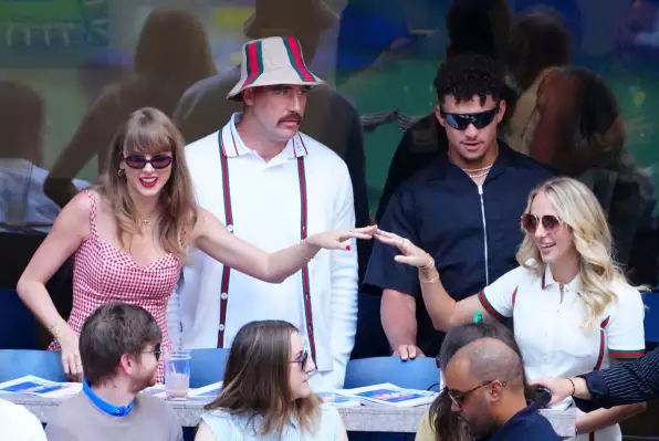 TAYLOR SWIFT COPIA ESTRATEGIA DE UN AMIGO PARA MANTENER SU BODA EN PRIVADO AL SURGIR DETALLES DE LA LISTA DE INVITADOS