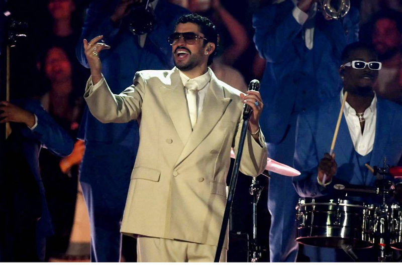 BAD BUNNY INTERPRETARÁ LA VOZ DE PIZZA CON GAFAS DE SOL,