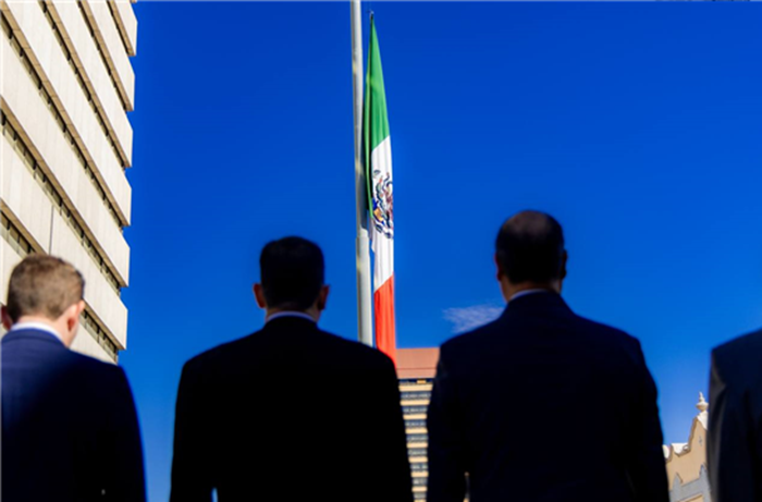 CONMEMORA ALCALDE MARCO BONILLA EL DÍA DE LA LEALTAD CHIHUAHUENSE CON IZAMIENTO DE BANDERA EN PLAZA DE ARMAS