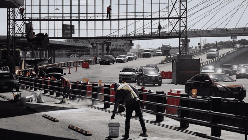 PUENTE PEATONAL EN TERMINAL 1 DEL AICM SE CAYÓ