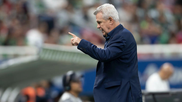 JAVIER AGUIRRE TRABAJÓ CON PLANTEL COMPLETO EN EL CAR Y COMIENZA A PERFILAR EL ONCE PARA ENFRENTAR A SUDÁFRICA
