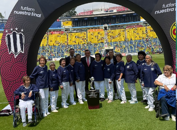 BBVA MÉXICO Y LA LIGA BBVA MX FEMENIL RECONOCEN A LAS FUTBOLISTAS DE LA SELECCIÓN FEMENIL 1971  