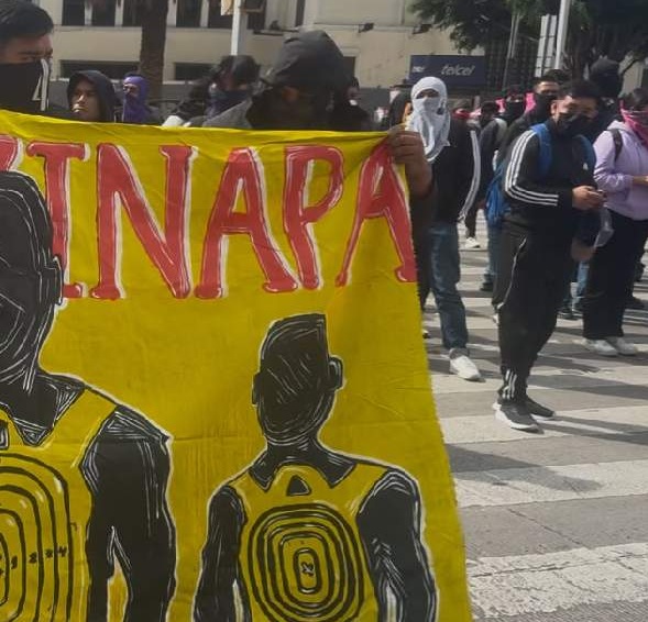AMAGAN CON PROTESTAS DURANTE ARRANQUE DEL MUNDIAL PADRES DE LOS 43 DE AYOTZINAPA