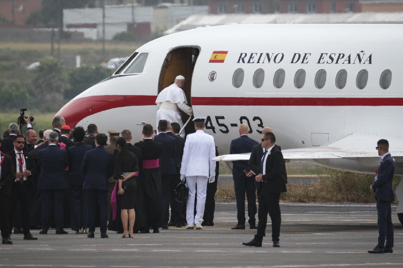 EL PAPA LEÓN XIV SE TRASLADÓ A BORDO DEL FALCON DEL EJÉRCITO ESPAÑOL DEL AIRE, OFRECIDO POR EL REY DE ESPAÑA