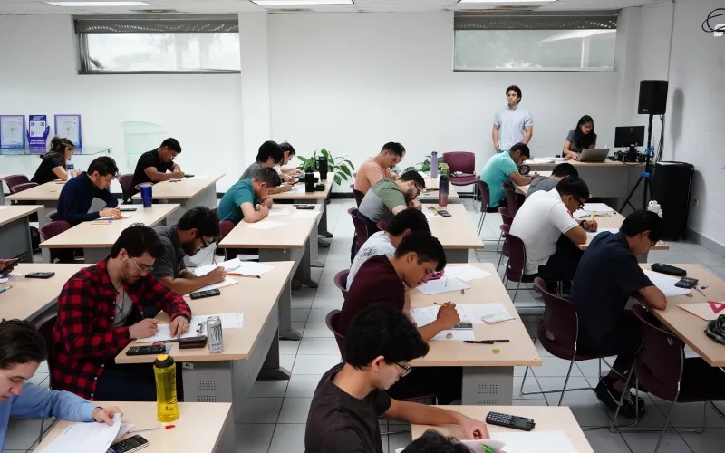 MÁS DE 100 ASPIRANTES PRESENTAN EXAMEN PARA ESPECIALIZARSE EN TAIWÁN EN INTELIGENCIA ARTIFICIAL Y AUTOMATIZACIÓN