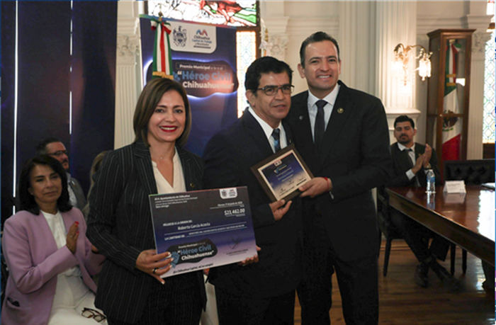 ENTREGA ALCALDE MARCO BONILLA Y REGIDORES “PREMIO AL HÉROE CIVIL” A PARAMÉDICO DE CRUZ ROJA