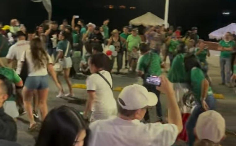 LA AFICIÓN SE DESPIDE CON TRISTEZA POR LA DERROTA DE MÉXICO