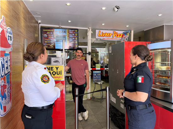 SUPERVISA BOMBEROS CONDICIONES DE NEGOCIOS DEL CENTRO DE LA CIUDAD PARA PREVENIR INCENDIOS