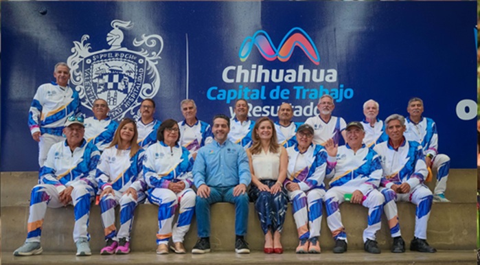 MUNICIPIO ENTREGÓ UNIFORMES A EQUIPO QUE REPRESENTARÁ A CHIHUAHUA EN CAMPEONATO NACIONAL MÁSTER DE ATLETISMO