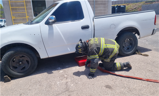SE CAPACITAN BOMBEROS DE CHIHUAHUA PARA ATENDER INCENDIOS EN VEHÍCULOS ELÉCTRICOS E HÍBRIDOS