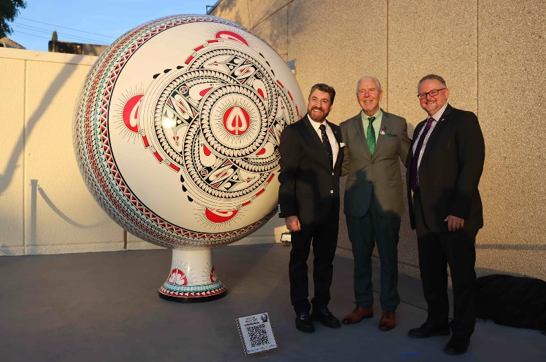 DEVELAN ESFERA MONUMENTAL DE MATA ORTIZ EN CONSULADO GENERAL DE MÉXICO EN EL PASO