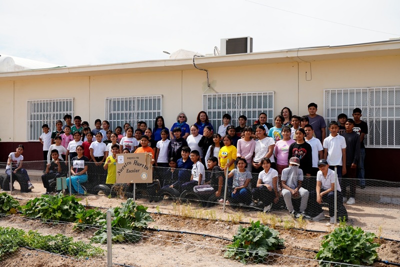 ESTUDIANTES DE LA PRIMARIA SOCORRO RODRÍGUEZ VÁZQUEZ DESAFÍAN EL DESIERTO CON PROYECTO DE HUERTO ESCOLAR