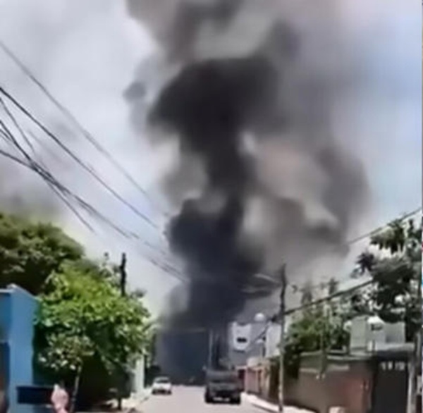 la EXPLOSIÓN DE UNA PIPA DE GAS EN CUERNAVACA, MORELOS ESTO OCURRIÓ EN LOS LÍMITES DE JIUTEPEC