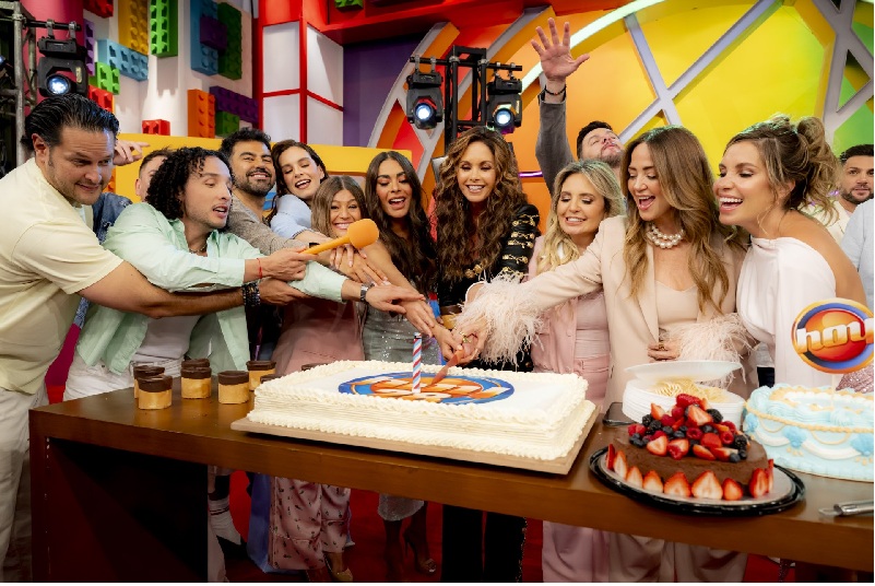 HOY CELEBRA 28 AÑOS AL AIRE LUCERO FUE MADRINA DEL ANIVERSARIO 