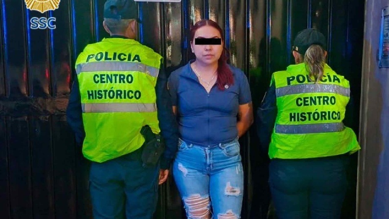 MUJER PORTABA 81 BILLETES FALSOS, 20 ACTAS DE NACIMIENTO, 13 PASAPORTES, SEIS CREDENCIALES DEL INE Y TRES TARJETAS DE CIRCULACIÓN