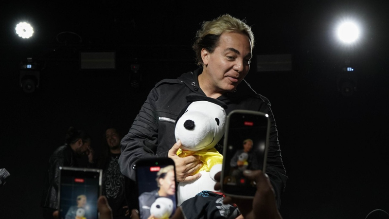 CRISTIAN CASTRO TERMINÓ LA PREPA A LOS 51 AÑOS