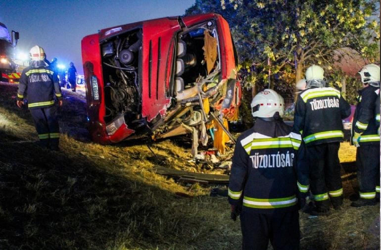 HALLAN SIN VIDA A VARIOS TURISTAS DENTRO DE UN AUTOBÚS 
