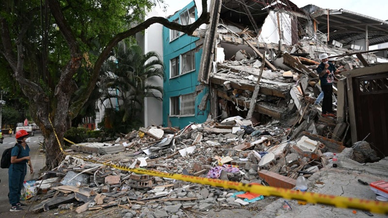 ESCOMBROS TRAS SISMO EN COLOMBIA