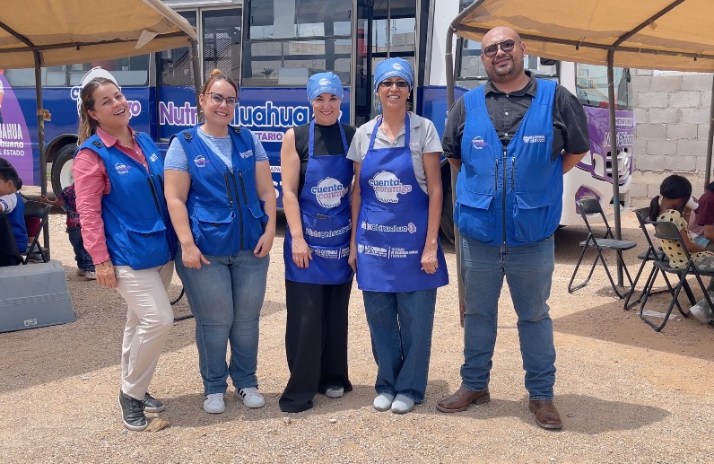 RECIBEN FAMILIAS DE LOS LLANOS AL COMEDOR MÓVIL DE NUTRICHIHUAHUA