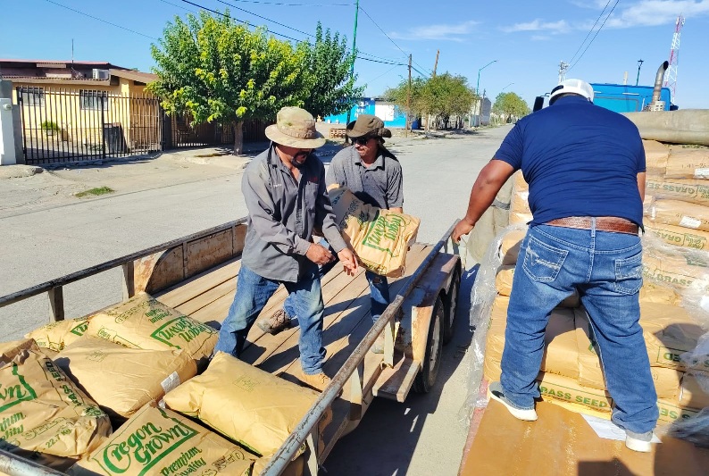 APOYA ESTADO A PRODUCTORES DE GUADALUPE Y PRAXEDIS G. GUERRERO CON ENTREGA DE INSUMOS AGRÍCOLAS