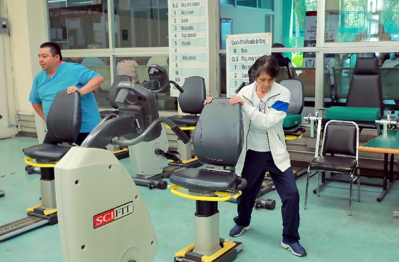 PARA PREVENIR LESIONES EN ADULTOS MAYORES, IMPORTANTE VALORAR RIESGOS Y ESTABLECER EJERCICIOS PARA RECUPERAR FUERZA Y EQUILIBRIO