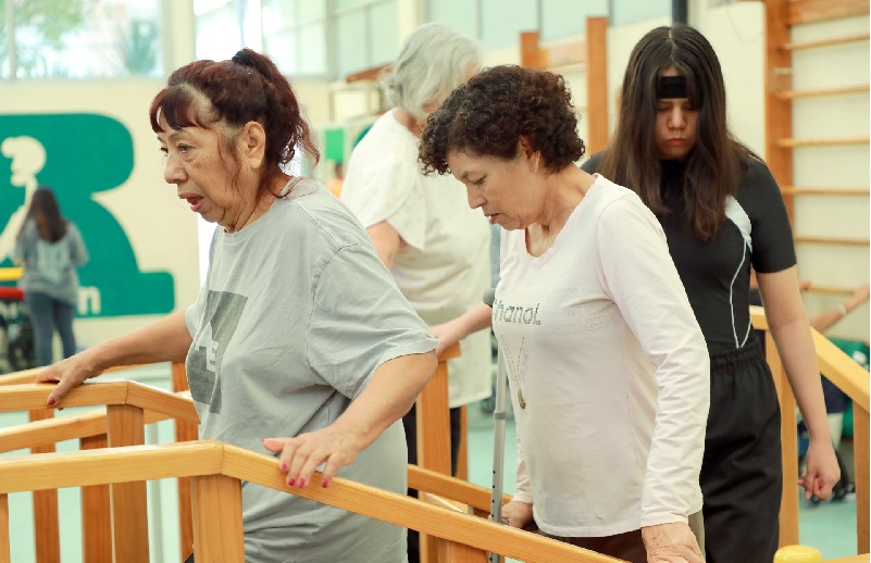 PARA PREVENIR LESIONES EN ADULTOS MAYORES, IMPORTANTE VALORAR RIESGOS Y ESTABLECER EJERCICIOS PARA RECUPERAR FUERZA Y EQUILIBRIO