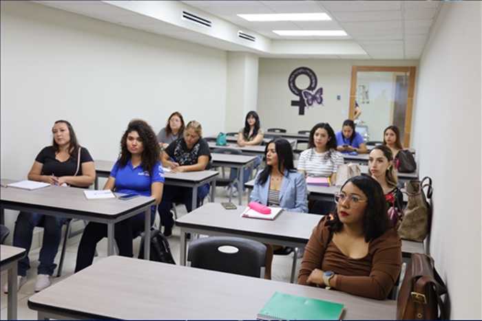 INICIAN CLASES DE LA LICENCIATURA EN DERECHO EN LAS NUEVAS AULAS DE LA UNIVERSIDAD DE MUJERES